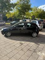 Opel Corsa met apk 1.0-12V Essentia, Auto's, 450 kg, Gebruikt, 60 pk, Zwart