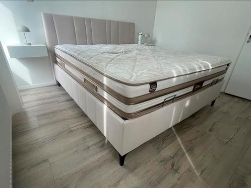 Istikbal boxspring bed 180x200 2 persoonsbed met veel ruimte, Huis en Inrichting, Slaapkamer | Boxsprings, Zo goed als nieuw, 180 cm