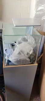 Aquarium 30 liter met veel toebehoren., Ophalen, Zo goed als nieuw, Leeg aquarium