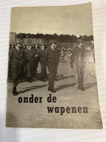 Onder de Wapenen - Militair Fotoboek 1963 beschikbaar voor biedingen