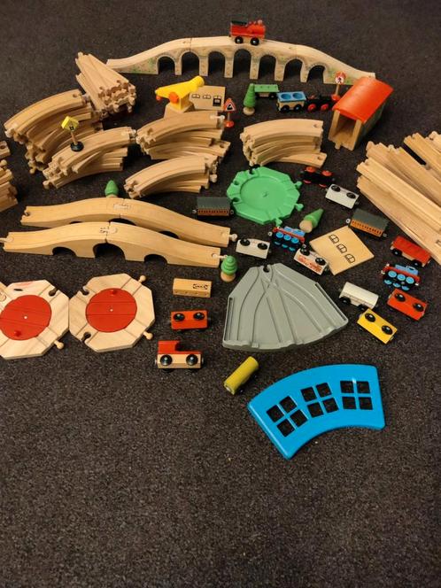 Houten rails, treinset, 3 bruggen, wissels 125-delig, Kinderen en Baby's, Speelgoed | Houten speelgoed, Zo goed als nieuw, Overige typen