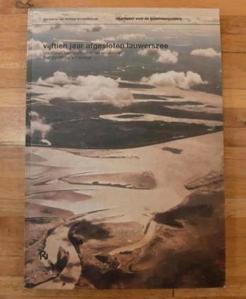 Vijftien jaar afgesloten lauwerszee
Compleet met 3 kaarten  beschikbaar voor biedingen