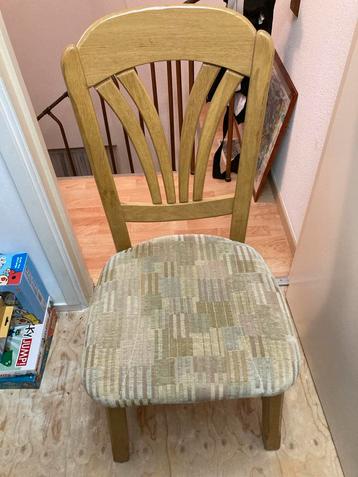 4 Licht Eiken Eetkamerstoelen met Stoffen Zitting beschikbaar voor biedingen