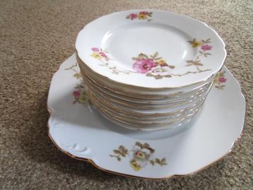 Oud Bewerkt Gebak/Servies beschikbaar voor biedingen