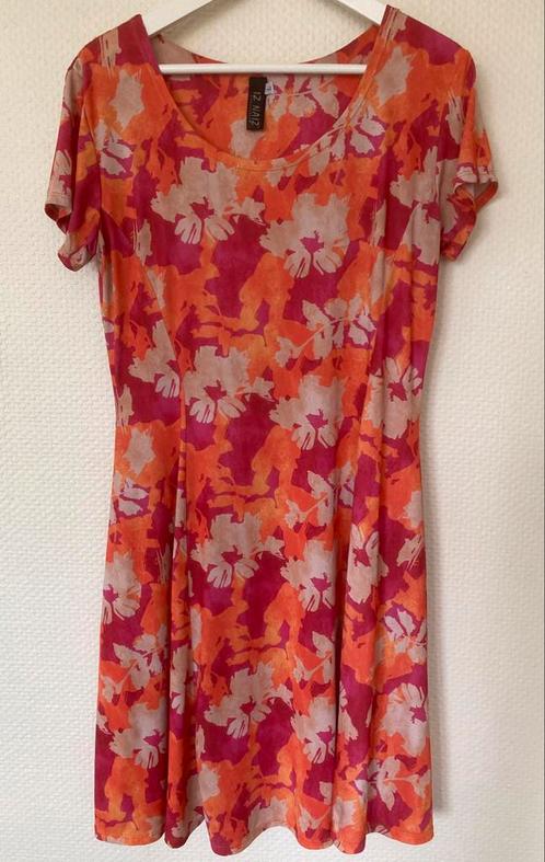 IZ NAIZ Oranje Gebloemd Jurkje Maat L, Kleding | Dames, Jurken, Zo goed als nieuw, Maat 42/44 (L), Oranje, Knielengte, Verzenden