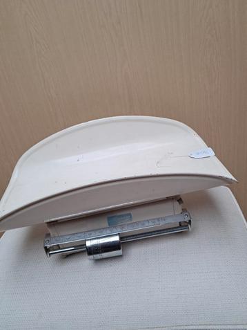 Vintage weegschaal  beschikbaar voor biedingen