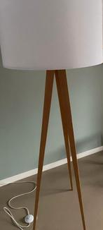 Zuiver Tripod Lamp - Stijlvolle Vloerlamp, Huis en Inrichting, Lampen | Vloerlampen, Ophalen, Hout, Gebruikt, 100 tot 150 cm