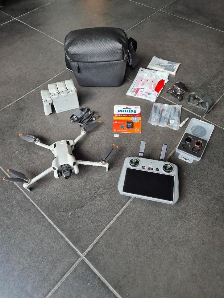 DJI Mini 4 Pro fly more combo - Incl. DJI care Refresh, Audio, Tv en Foto, Drones, Zo goed als nieuw, Ophalen