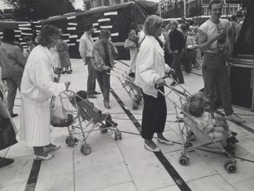 Vintage Antiek Retro Nostalgisch Foto Kinderwagen Robert Pot beschikbaar voor biedingen