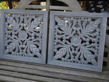 2 Houten Wandpanelen/Ornamenten beschikbaar voor biedingen