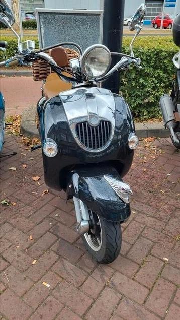 Retro scooter blauw kenteken bj.2011 beschikbaar voor biedingen