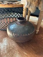 Oude ijzeren waterpot, Ophalen of Verzenden, Zo goed als nieuw