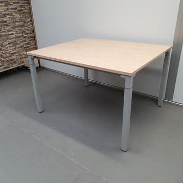 Steelcase kantinetafel ahorn houten blad - 120x100 cm beschikbaar voor biedingen