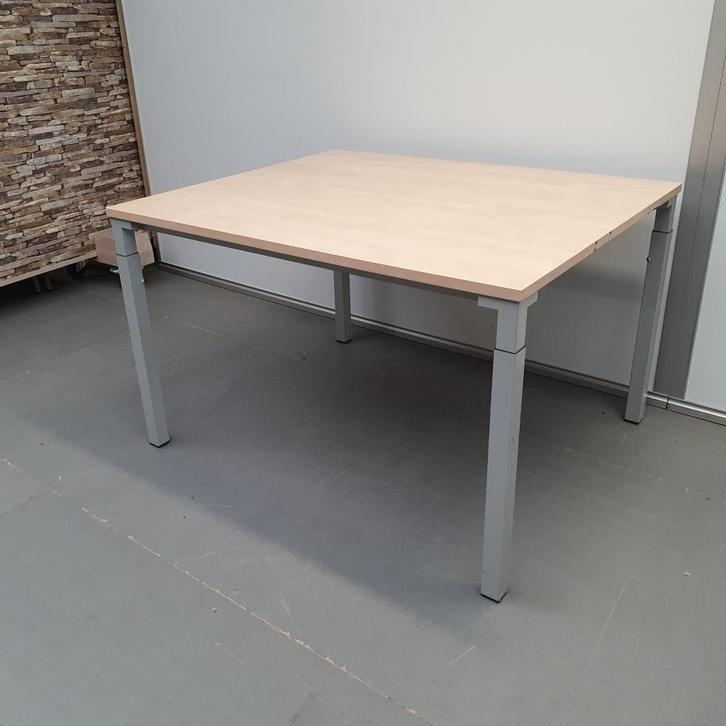 Steelcase kantinetafel ahorn houten blad - 120x100 cm, Huis en Inrichting, Tafelonderdelen, Gebruikt