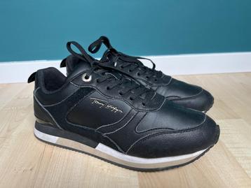 Tommy Hilfiger zwarte sneakers maat 39 beschikbaar voor biedingen