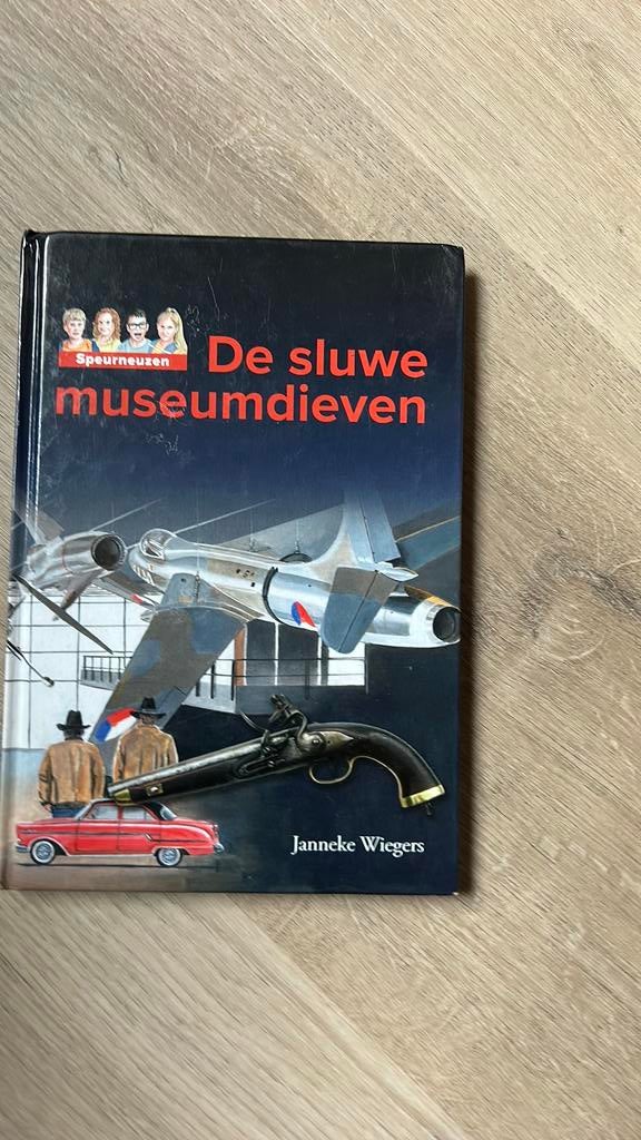 Adri Burghout - De sluwe museumdieven, Boeken, Ophalen of Verzenden, Zo goed als nieuw, Adri Burghout; Janneke Wiegers