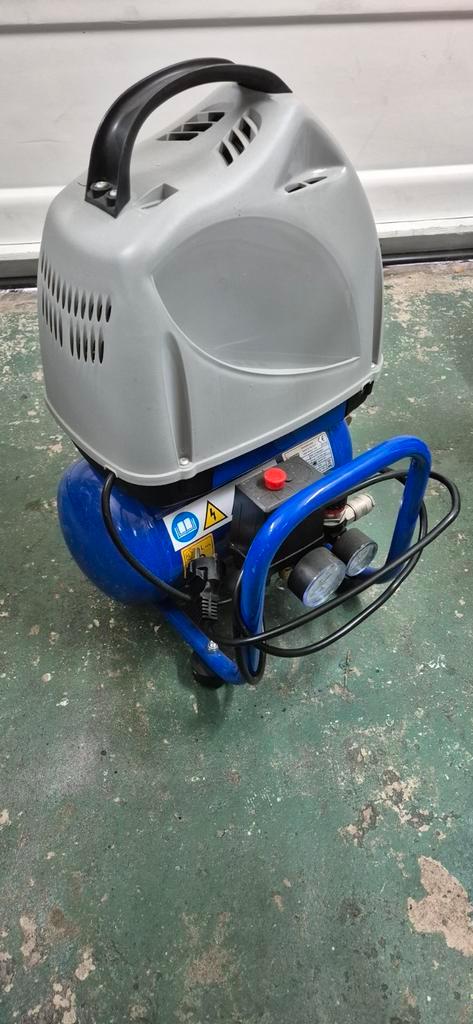 Michelin Compressor 8 Liter, onderhoudsvrij., Doe-het-zelf en Verbouw, Compressors, Gebruikt, 6 tot 10 bar, Minder dan 25 liter