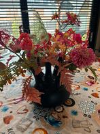 Zwarte Toeter met Kunstbloemen, Overige materialen, Zwart, Ophalen of Verzenden, Zo goed als nieuw