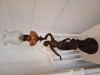 Bronzen beeld met olielamp, Ophalen