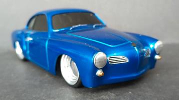 Volkswagen VW Karmann Ghia 1966 1:24 Maisto Pol beschikbaar voor biedingen