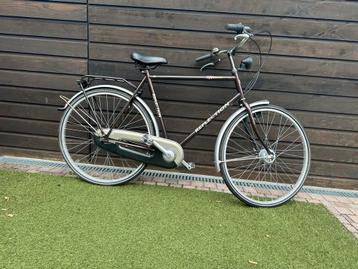 Mooie gebruikte stadsfiets beschikbaar voor biedingen