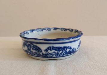 Vintage kleine plantenpot meer dan 30 jaar oud. beschikbaar voor biedingen