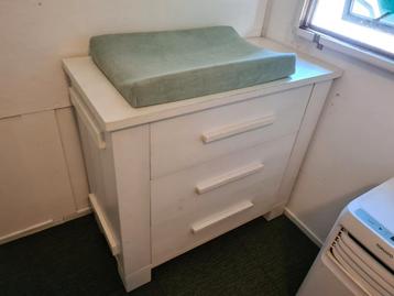 Bopita commode wit + wandplankje beschikbaar voor biedingen