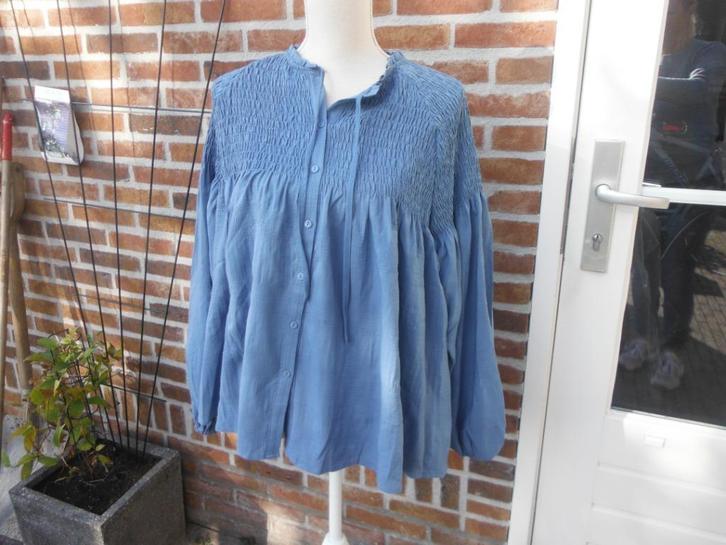 SALE mooie blauwe blouse Dash of daring, mt S/M met vlekje, Kleding | Dames, Blouses en Tunieken, Zo goed als nieuw, Maat 38/40 (M)