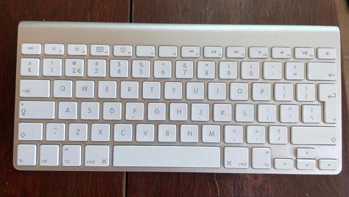 Apple Wireless keyboard A1314 like new, Computers en Software, Toetsenborden, Zo goed als nieuw, Draadloos, Ophalen of Verzenden