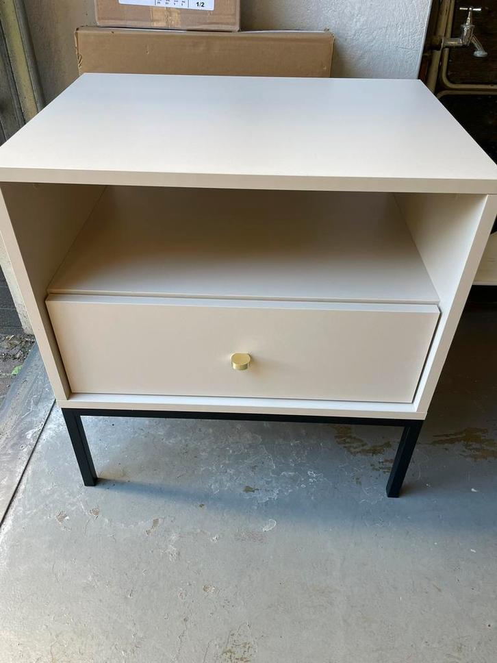 Nachtkastjes Morena beige Meubella, Huis en Inrichting, Slaapkamer | Nachtkastjes, Nieuw, 55 tot 70 cm, 45 tot 65 cm, Overige materialen