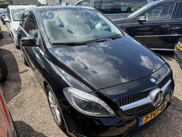 Mercedes-Benz B-Klasse 180 Ambition AUTOMAAT/LEDER/NAVI beschikbaar voor biedingen