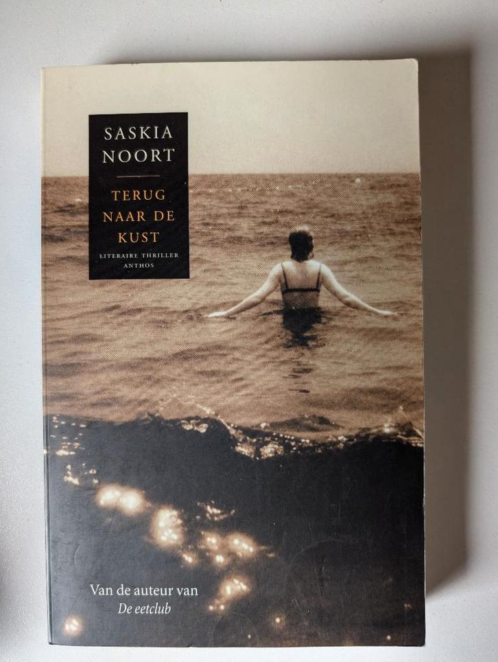 Terug naar de kust - saskia noort., Boeken, Thrillers, Zo goed als nieuw, Ophalen of Verzenden