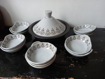 Keramische tajine en kommen set beschikbaar voor biedingen