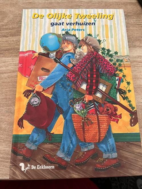 A. Peters - De olijke tweeling gaat verhuizen, Boeken, Kinderboeken | Jeugd | 10 tot 12 jaar, Zo goed als nieuw, Ophalen of Verzenden