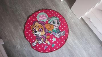 Rond Top Pups kleed beschikbaar voor biedingen