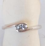 zilveren RING (925) maat 18,25 bezet met ovale witte Saffier, 18 tot 19, Nieuw, Ophalen of Verzenden, Met edelsteen