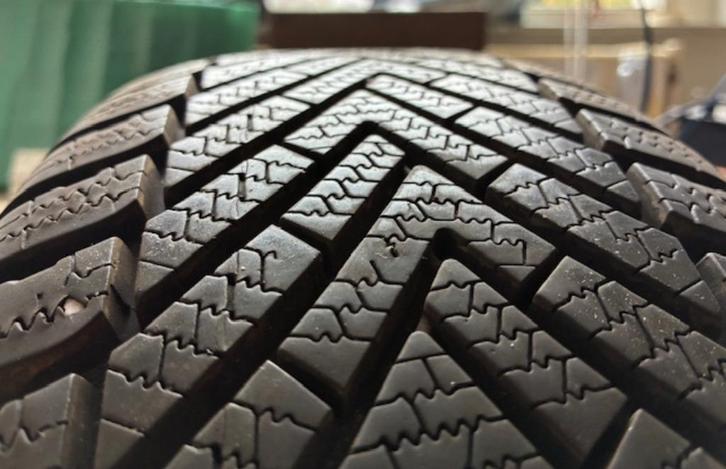 Winterwielen OEM Volvo V70 2001-2008, 195/65 R 15, 7,5 mm, Auto-onderdelen, Banden en Velgen, Band(en), Winterbanden, 15 inch