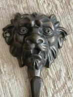 2 Gietijzeren Leeuwenkoppen kapstokhaken, Ophalen of Verzenden, Brons