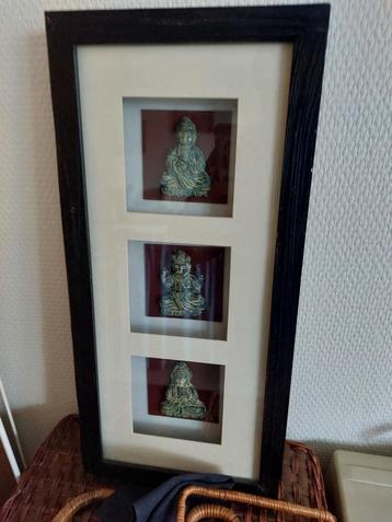 Fotolijst met kleine Boeddha's beschikbaar voor biedingen
