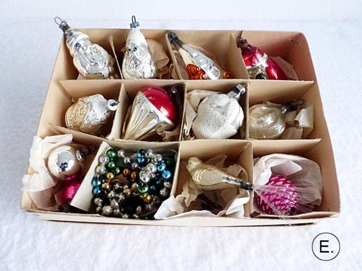 Oude kerstversiering o.a. 3 kerstmannen en glazen ketting, Diversen, Kerst, Ophalen of Verzenden