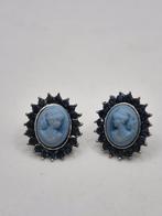 Oorknopjes met  'Camee ', Overige materialen, ., Ophalen of Verzenden, .