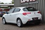 Alfa romeo Giulietta 1.4 T Distinctive 170 PK Clima/Cruise/L, Auto's, Stof, Zwart, 4 cilinders, Wit