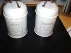2 blikken met schenkkan., Ophalen of Verzenden, Gebruikt, Koek(jes)