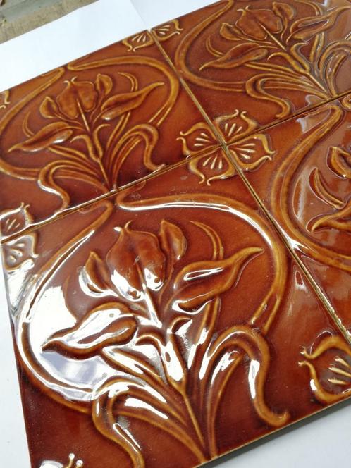 250 art nouveau wandtegels roodbruin bloem Morialmé, Antiek en Kunst, Antiek | Wandborden en Tegels, Ophalen