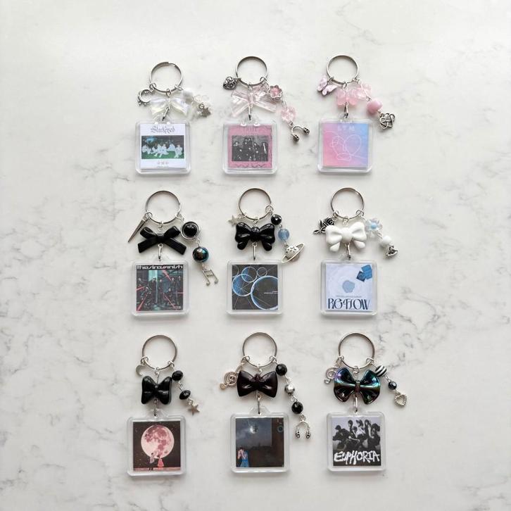 Kpop & Pop interactieve album sleutelhanger man, Verzamelen, Muziek, Artiesten en Beroemdheden, Nieuw, Gebruiksvoorwerp, Ophalen of Verzenden