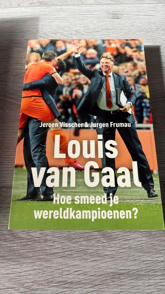 Jurgen Frumau - Louis van Gaal, Boeken, Sportboeken, Zo goed als nieuw, Balsport, Ophalen of Verzenden