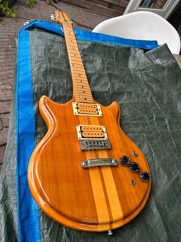 Arirang Koreaanse gitaar jaren 70/80, Muziek en Instrumenten, Snaarinstrumenten | Gitaren | Elektrisch, Gebruikt, Solid body, Overige merken