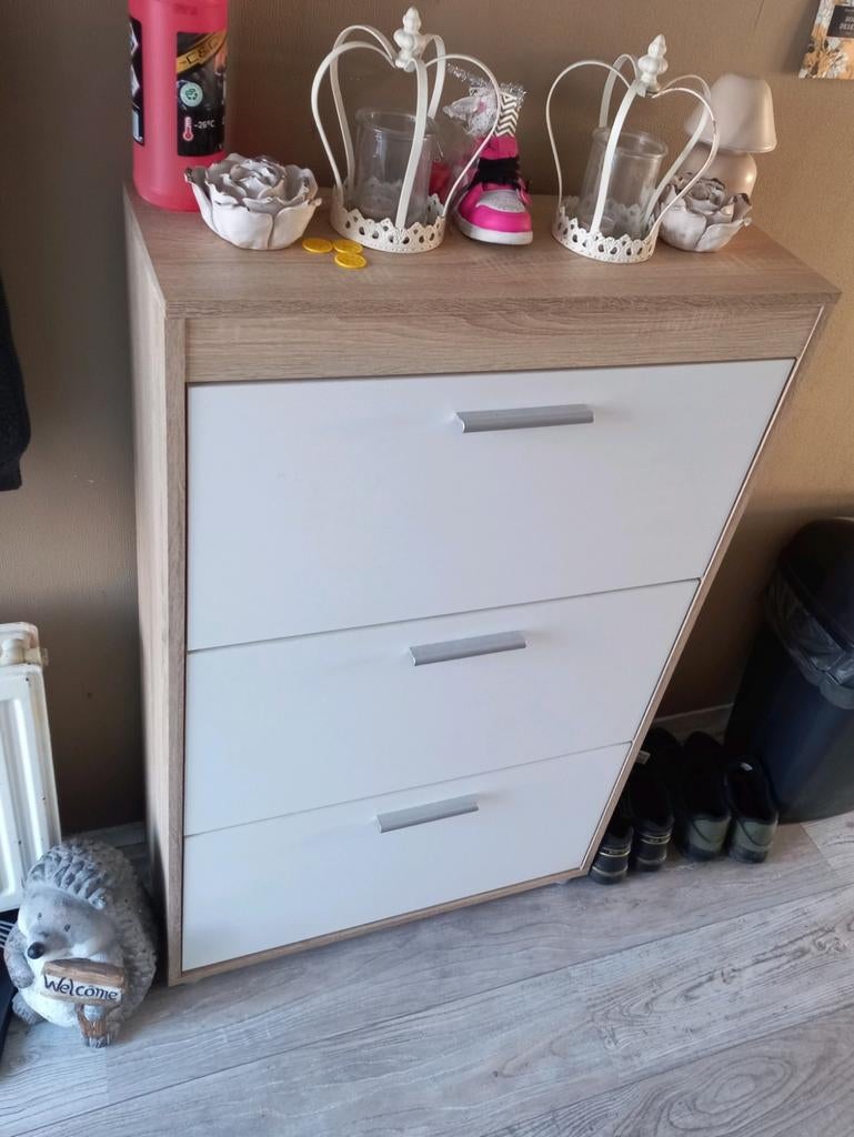 GEZOCHT schoenenkast, Ophalen, Zo goed als nieuw