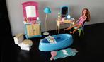 barbie speelset met badkamer meubels en wc enz., Ophalen of Verzenden, Gebruikt, Barbie