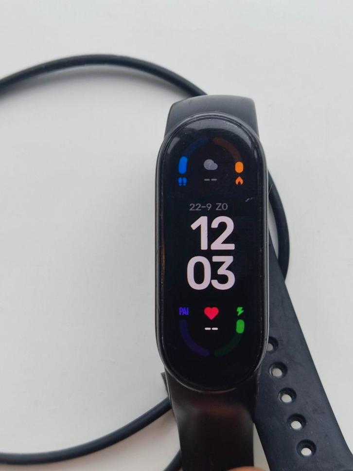 Xiaomi Mi Band 6 Smartwatch - Fitness Tracker, Sieraden, Tassen en Uiterlijk, Activity trackers, Gebruikt, Android, Zwart, Waterdicht